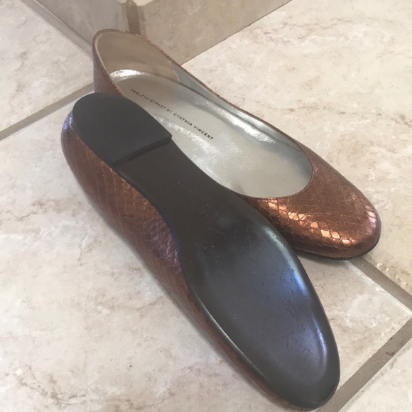 Size 8- 12th Street by Cynthia Vincent flats - Picture 2 of 2